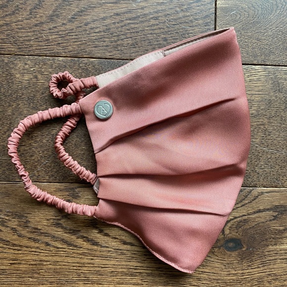 Aritzia Accessories - 🚨50% OFF🚨 Aritzia Face Mask